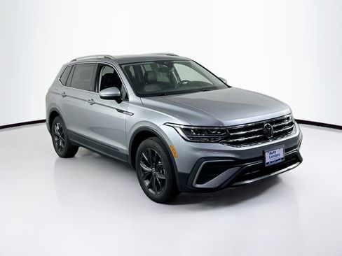 Used 2023 Volkswagen Tiguan SE AWD/4WD image 3