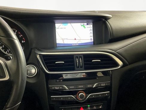 Used 2019 INFINITI QX30 image 10