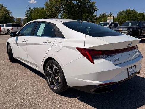 Used 2021 Hyundai Elantra SEL w/ Convenience + Premium Package FWD image 9
