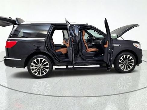 Used 2021 Lincoln Navigator Reserve AWD/4WD image 19