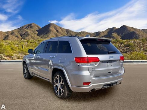 Used 2019 Jeep Grand Cherokee Overland AWD/4WD image 3