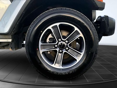 Used 2023 Jeep Wrangler Sahara image 34