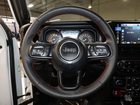 Used 2025 Jeep Wrangler Unlimited Rubicon image 10