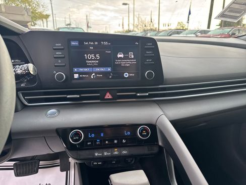 Used 2023 Hyundai Elantra SEL image 19