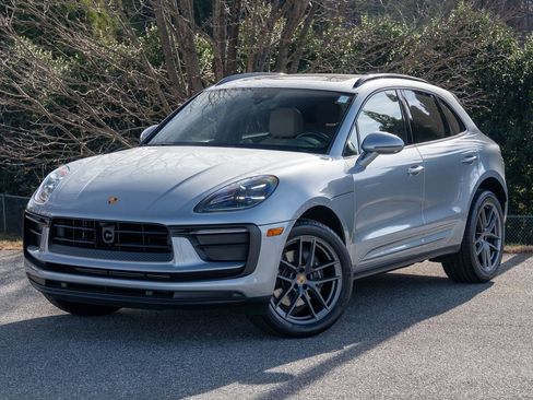 Certified 2025 Porsche Macan image 1
