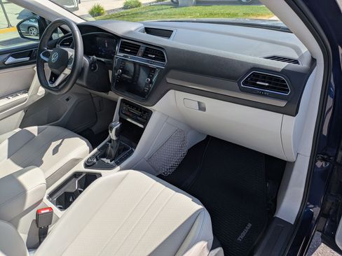 Used 2022 Volkswagen Tiguan SE AWD/4WD image 35