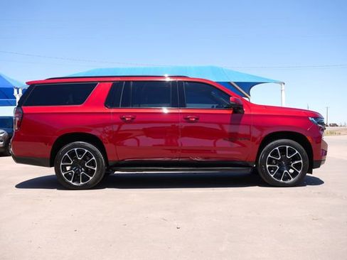 Used 2023 Chevrolet Suburban RST w/ Luxury Package RWD image 3