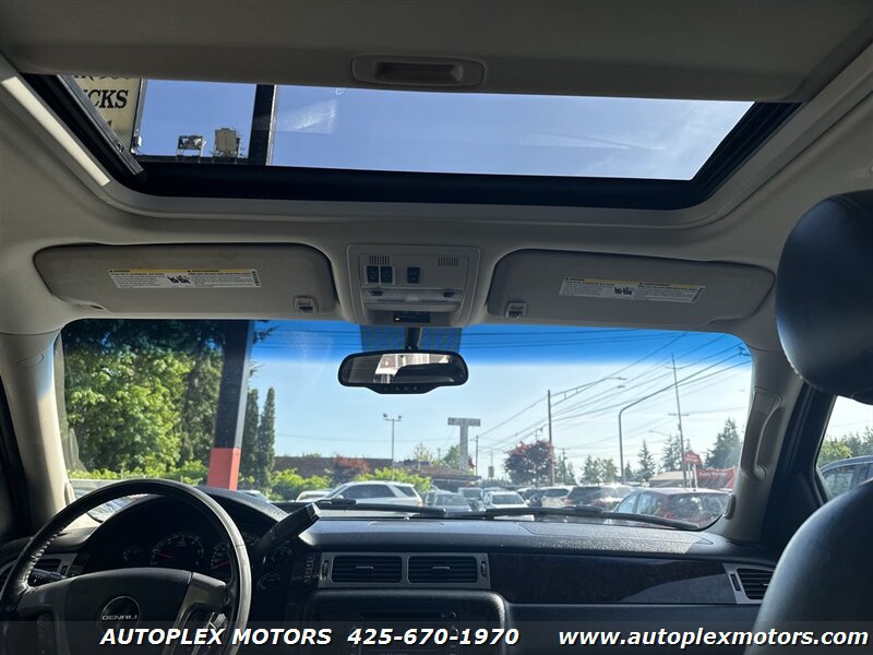Used 2011 GMC Yukon Denali AWD/4WD image 16