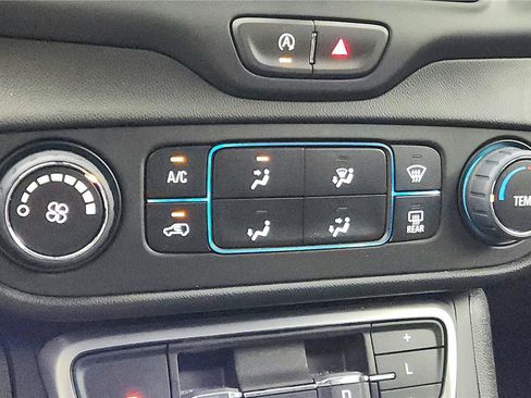 Used 2024 GMC Terrain SLE image 40