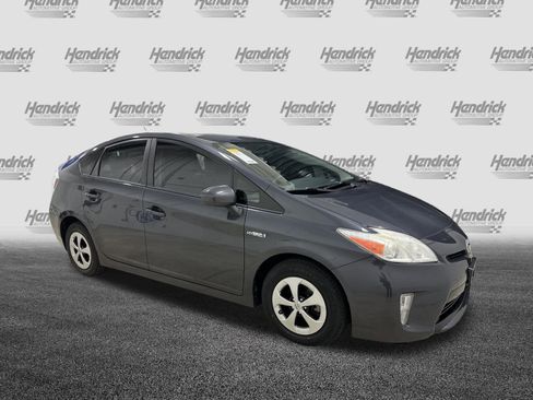 Used 2014 Toyota Prius Two FWD image 2