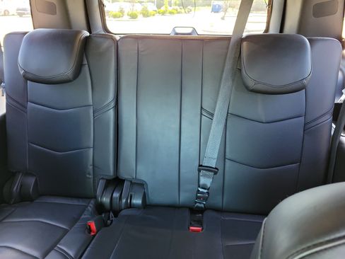 Used 2018 Cadillac Escalade ESV Platinum AWD/4WD image 20