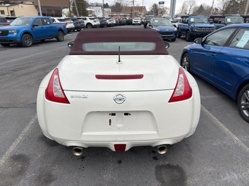 Used 2017 Nissan 370Z Touring Sport image 5