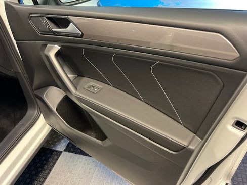 Certified 2023 Volkswagen Tiguan SE w/ Panoramic Sunroof Package FWD image 11