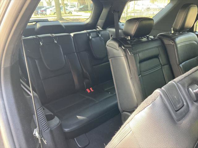 Used 2020 Ford Explorer XLT w/ Equipment Group 202A AWD/4WD image 19