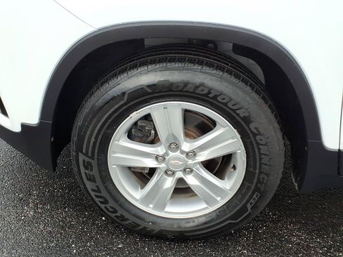 Used 2022 Chevrolet Trax LT w/ LT Convenience Package AWD/4WD image 30