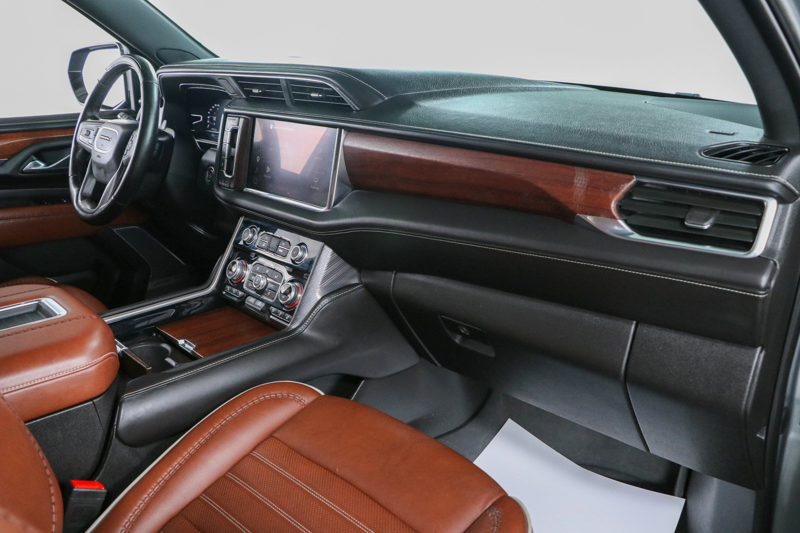 Used 2023 GMC Yukon Denali Ultimate AWD/4WD image 31