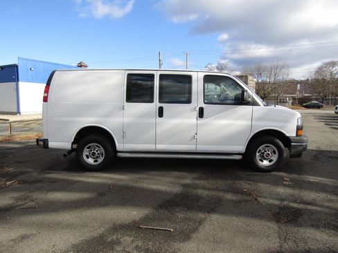 Used 2023 GMC Savana 2500 w/ Driver Convenience Package image 7