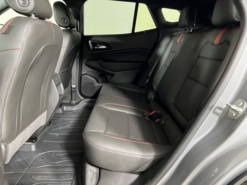 Used 2025 Chevrolet Trax RS w/ Sunroof Package FWD image 23