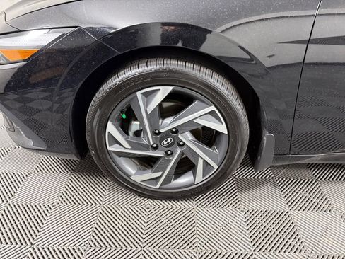 Used 2025 Hyundai Elantra SEL FWD image 10