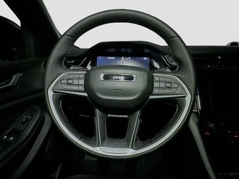 New 2025 Jeep Grand Cherokee L Altitude image 7