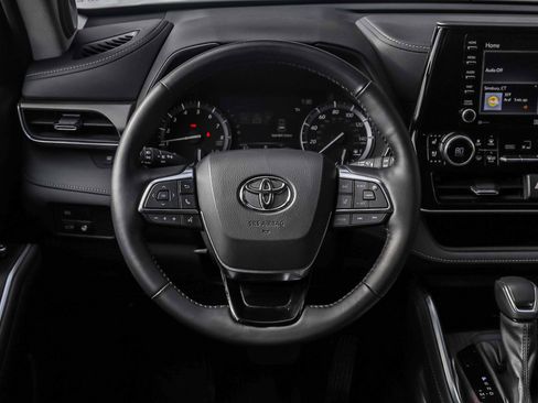 Used 2021 Toyota Highlander Limited image 26