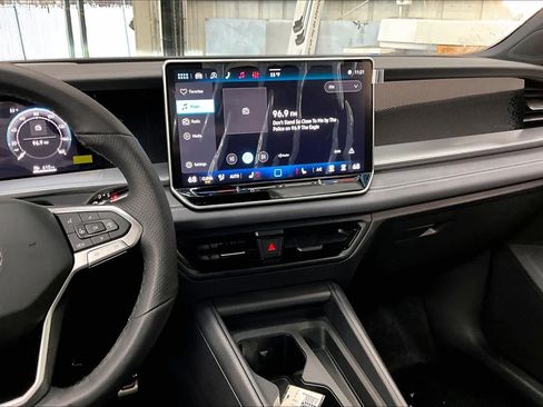 New 2026 Volkswagen Tiguan SE R-Line image 9