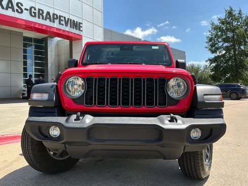 Used 2025 Jeep Wrangler Unlimited Sport AWD/4WD image 3