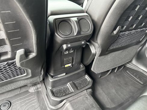 Used 2018 Jeep Wrangler Unlimited Rubicon image 25