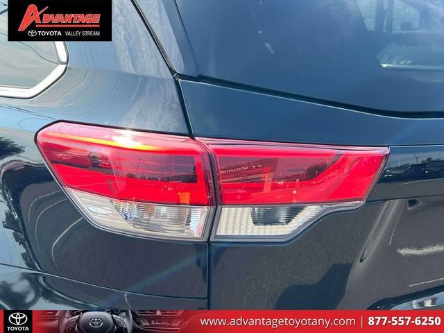 Used 2018 Toyota Highlander Plus AWD/4WD image 13
