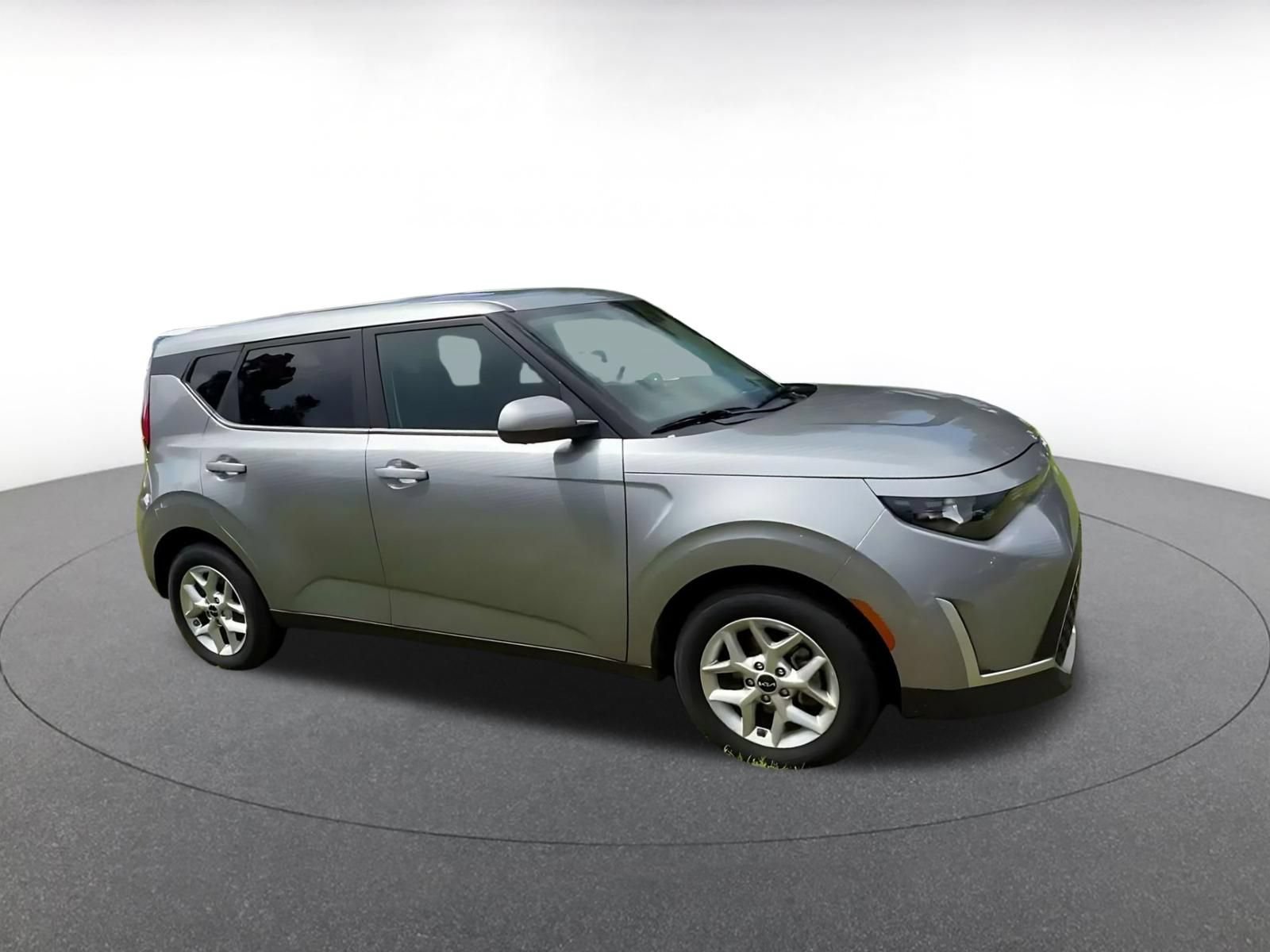 Used 2025 Kia Soul LX w/ LX Technology Package FWD image 2