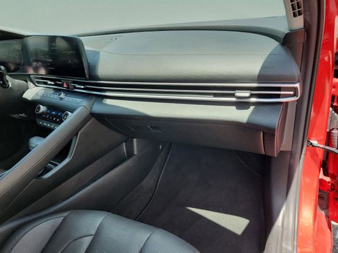 Certified 2021 Hyundai Elantra Limited FWD image 20