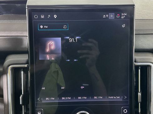 Used 2025 GMC Yukon XL Denali RWD image 16