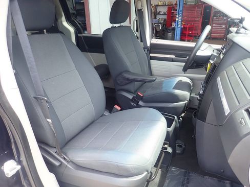 Used 2008 Dodge Grand Caravan SE FWD image 28