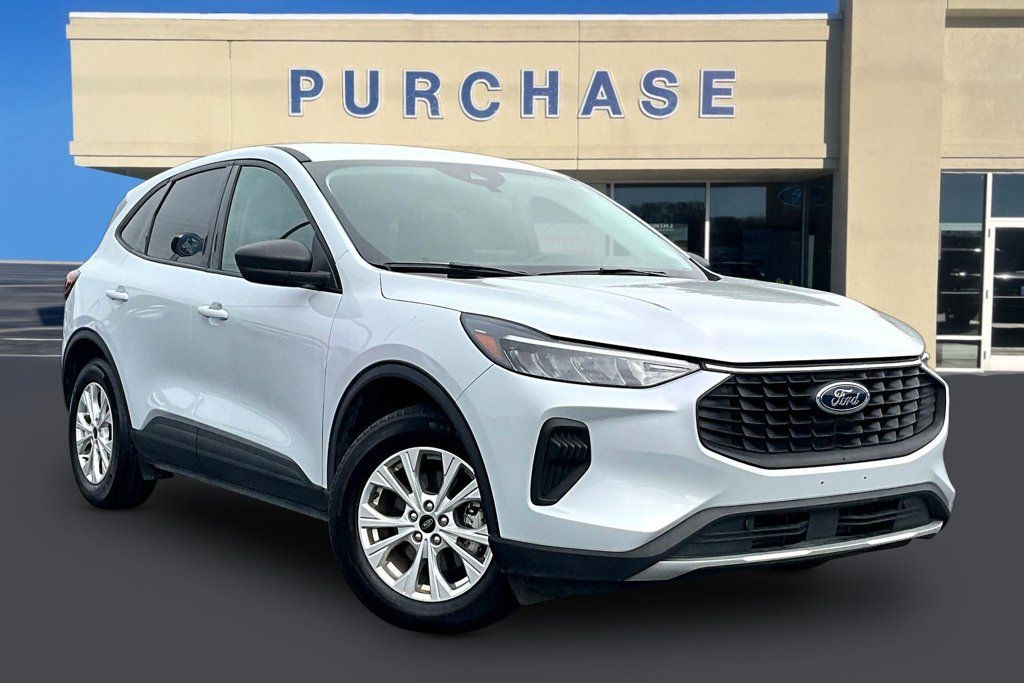 Used 2025 Ford Escape Active FWD image 1