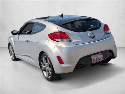 Used 2017 Hyundai Veloster Value Edition image 8