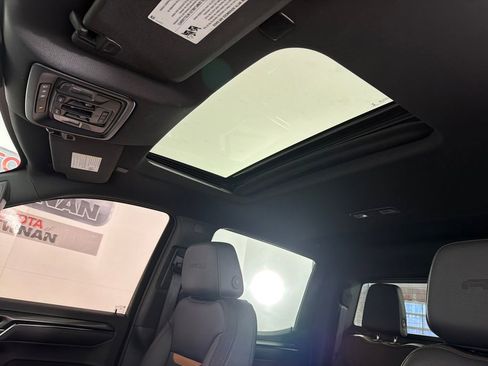 Used 2022 GMC Sierra 1500 AT4 w/ AT4 Premium Package image 2