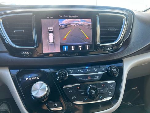 Used 2019 Chrysler Pacifica Touring-L Plus w/ Advanced Safetytec Group image 12