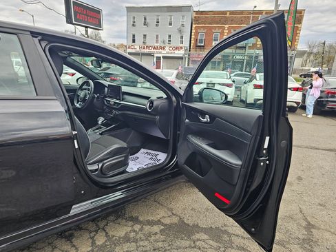 Used 2023 Kia Forte GT-Line w/ GT-Line Premium Package FWD image 11