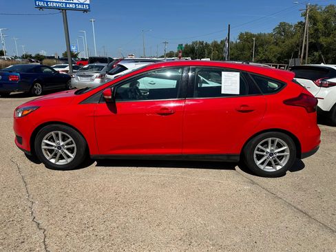Used 2016 Ford Focus SE FWD image 4