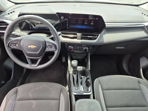 Used 2025 Chevrolet TrailBlazer LT AWD/4WD image 26