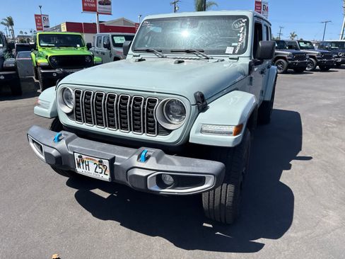 Used 2024 Jeep Wrangler Unlimited Sahara AWD/4WD image 2