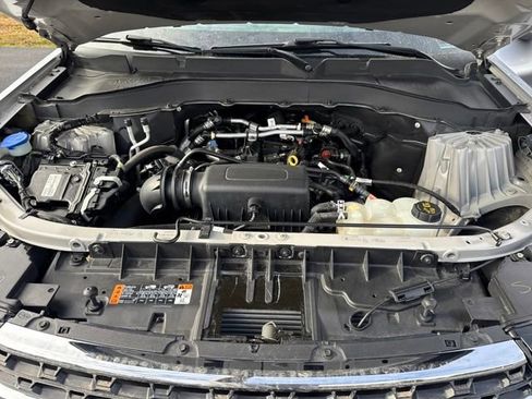 Used 2022 Ford Explorer XLT w/ Equipment Group 202A image 12