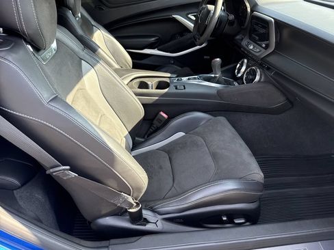 Used 2018 Chevrolet Camaro SS RWD image 13