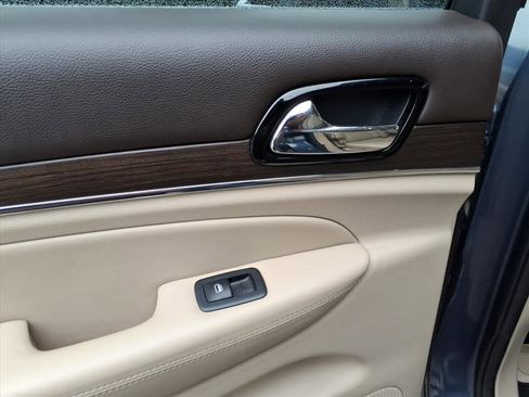 Used 2020 Jeep Grand Cherokee Overland w/ Trailer Tow Group IV image 9