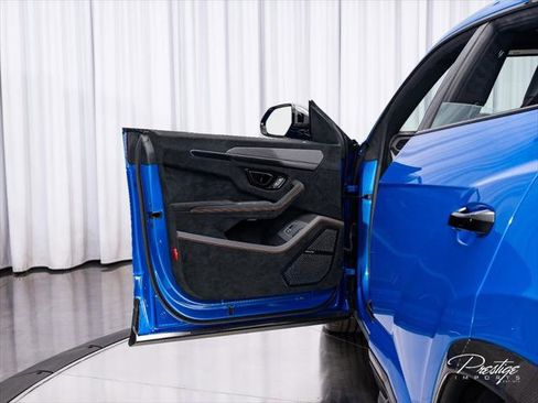 Used 2024 Lamborghini Urus Performante AWD/4WD image 25