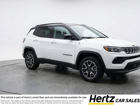 Used 2025 Jeep Compass Trailhawk AWD/4WD image 1