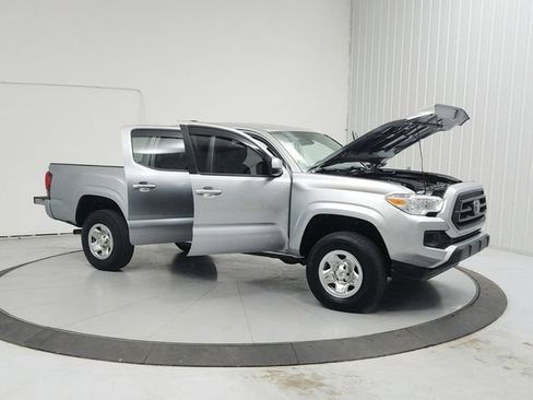 Used 2022 Toyota Tacoma SR AWD/4WD image 9