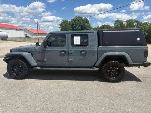 Used 2025 Jeep Gladiator Sport AWD/4WD image 6