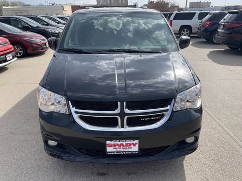 Used 2018 Dodge Grand Caravan SXT image 4