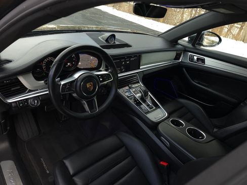 Used 2017 Porsche Panamera 4S w/ Premium Package Plus image 2
